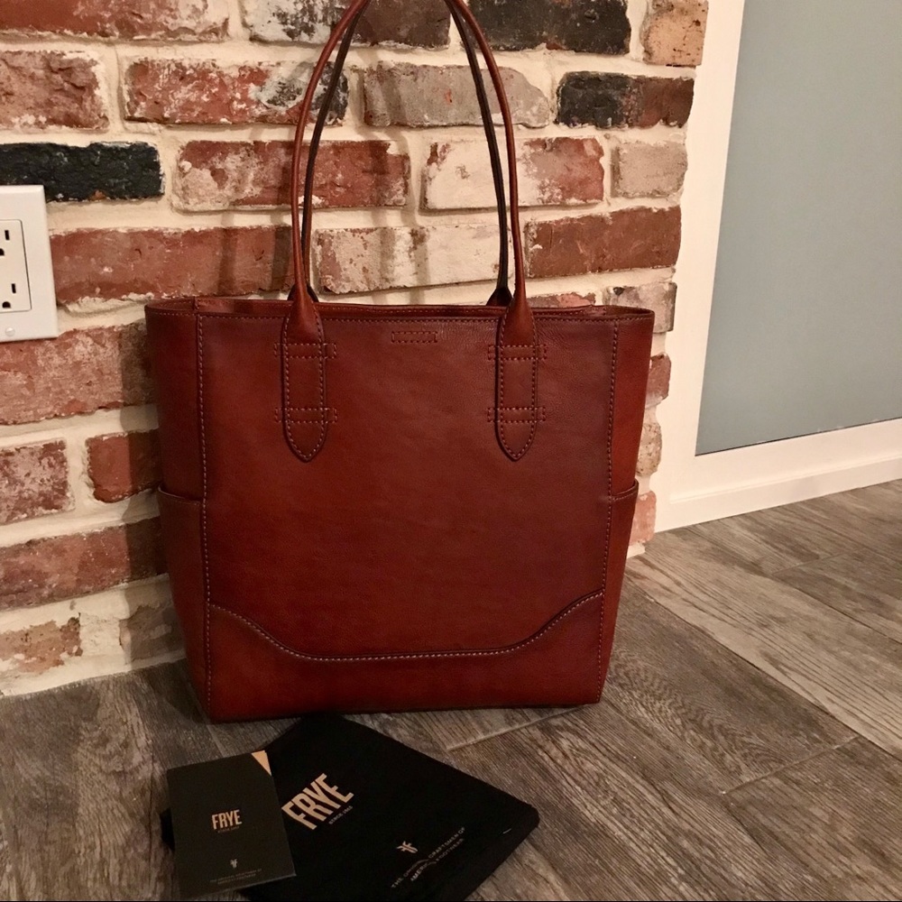 NWT Frye Tote north south zipper SADDLE LEATHER